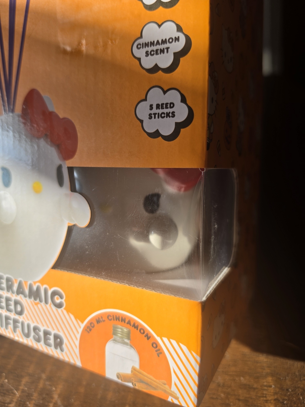 Hello Kitty Ceramic Reed Diffuser - Cinnamon Scent - Picture 2 of 3